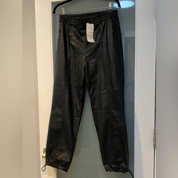 NWT Zara Faux Leather Balloon Joggers. Color Black. Size Medium. - Picture 8 of 14